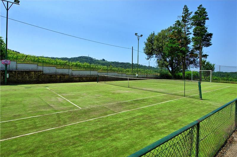 3 bedroom villa with pool and tennis court near Florence, sleeps 6
