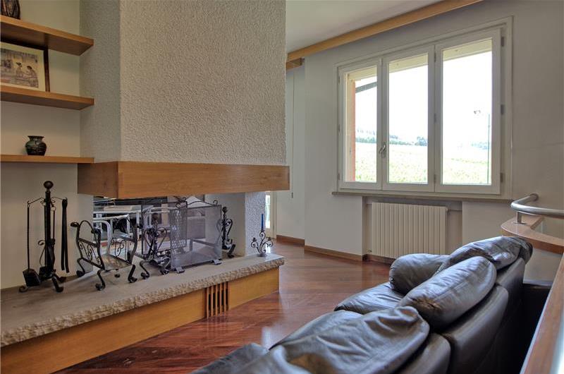 3 bedroom villa with pool and tennis court near Florence, sleeps 6