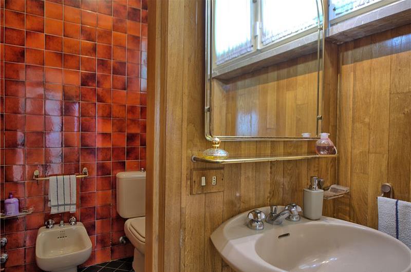 3 bedroom villa with pool and tennis court near Florence, sleeps 6