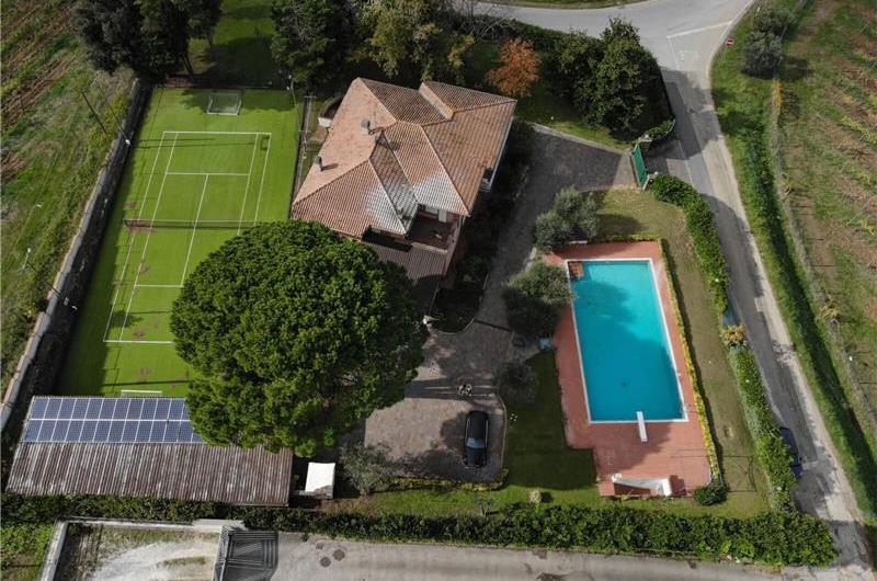 3 bedroom villa with pool and tennis court near Florence, sleeps 6