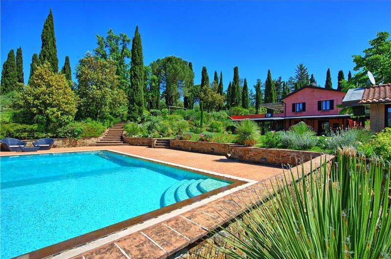 5 bedroom villa with pool and tennis court near San Gimignano, sleeps 10