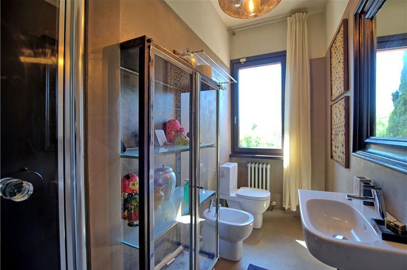 5 bedroom villa with pool and tennis court near San Gimignano, sleeps 10