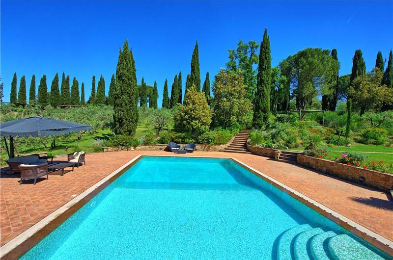 5 bedroom villa with pool and tennis court near San Gimignano, sleeps 10