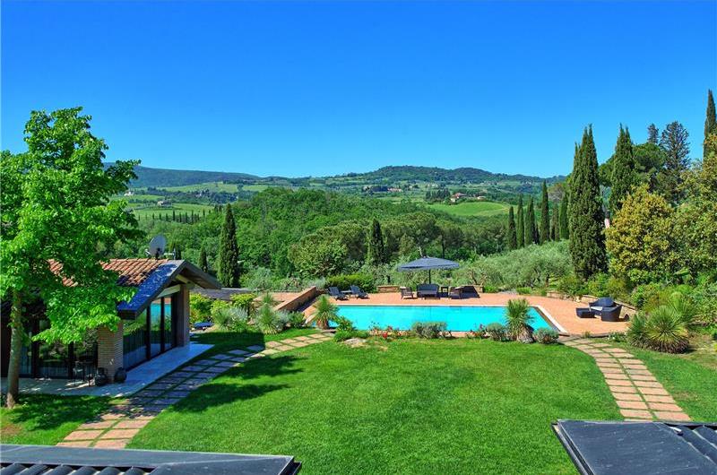 5 bedroom villa with pool and tennis court near San Gimignano, sleeps 10