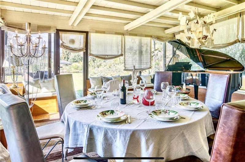 5 bedroom villa with pool and tennis court near San Gimignano, sleeps 10