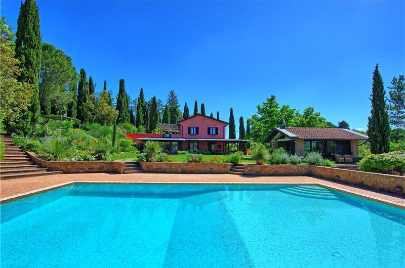 5 bedroom villa with pool and tennis court near San Gimignano, sleeps 10
