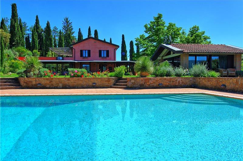 5 bedroom villa with pool and tennis court near San Gimignano, sleeps 10