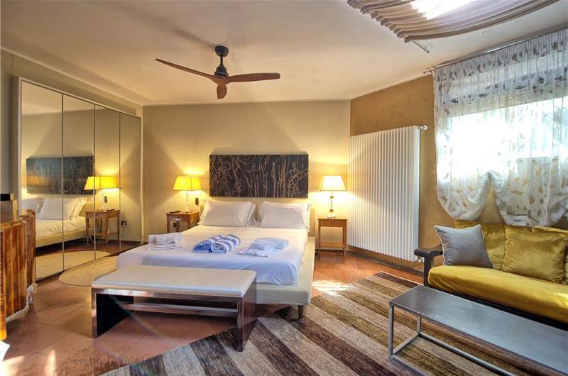 5 bedroom villa with pool and tennis court near San Gimignano, sleeps 10