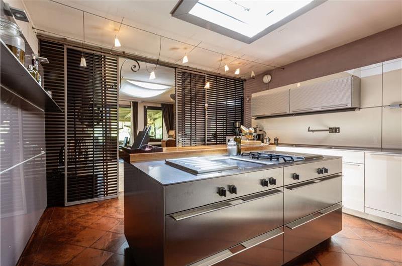 5 bedroom villa with pool and tennis court near San Gimignano, sleeps 10