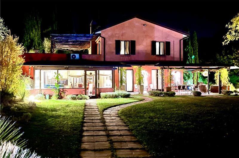 5 bedroom villa with pool and tennis court near San Gimignano, sleeps 10