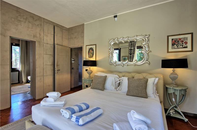 5 bedroom villa with pool and tennis court near San Gimignano, sleeps 10