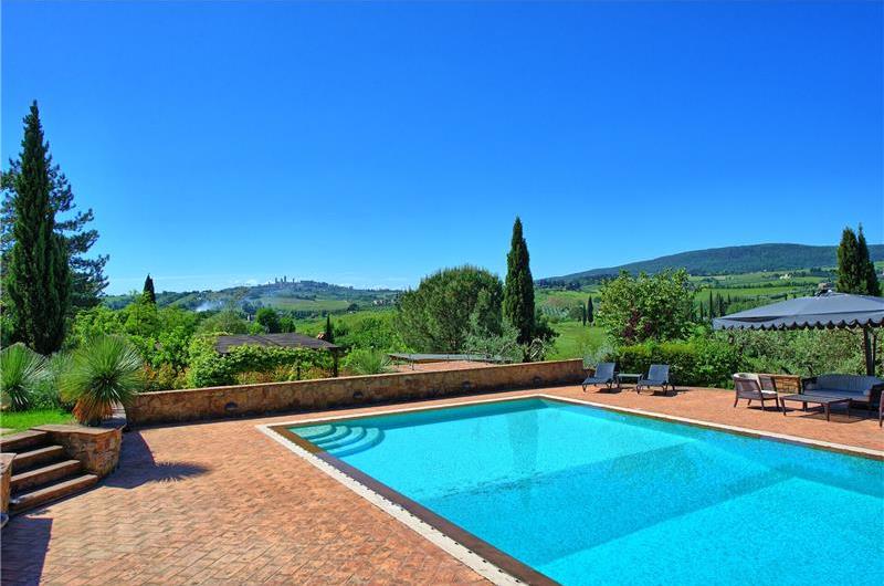 5 bedroom villa with pool and tennis court near San Gimignano, sleeps 10