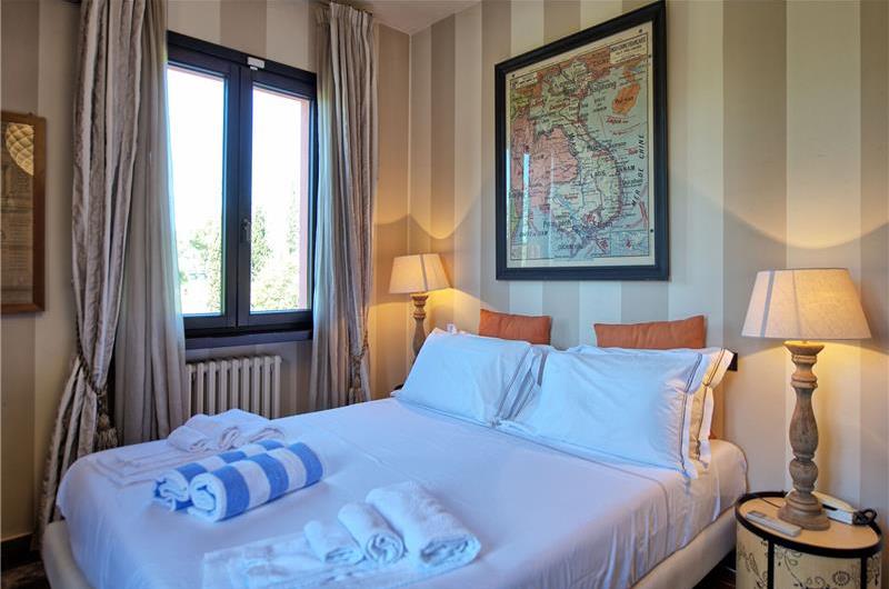 5 bedroom villa with pool and tennis court near San Gimignano, sleeps 10