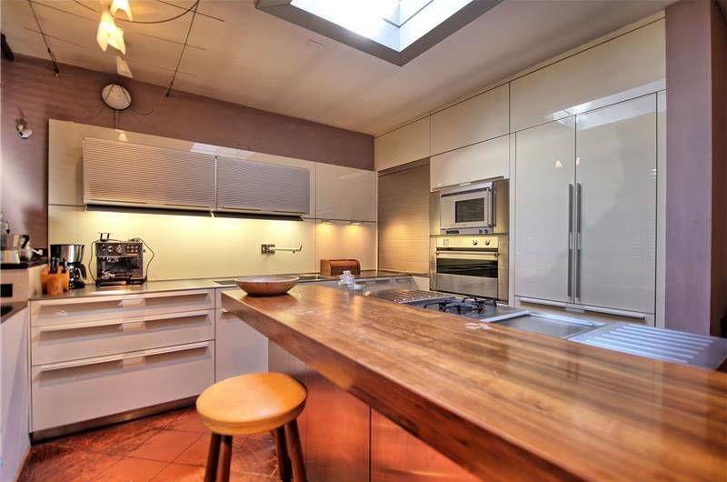 5 bedroom villa with pool and tennis court near San Gimignano, sleeps 10