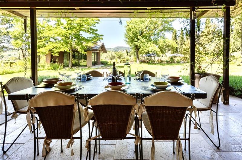 5 bedroom villa with pool and tennis court near San Gimignano, sleeps 10