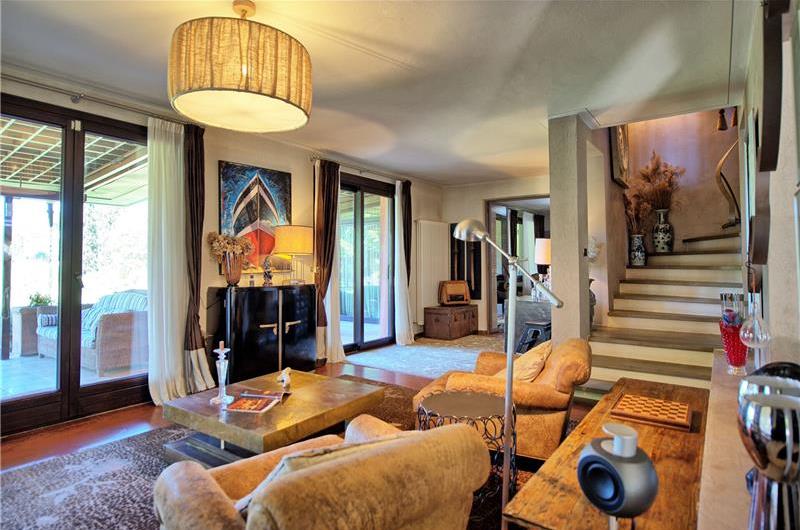 5 bedroom villa with pool and tennis court near San Gimignano, sleeps 10