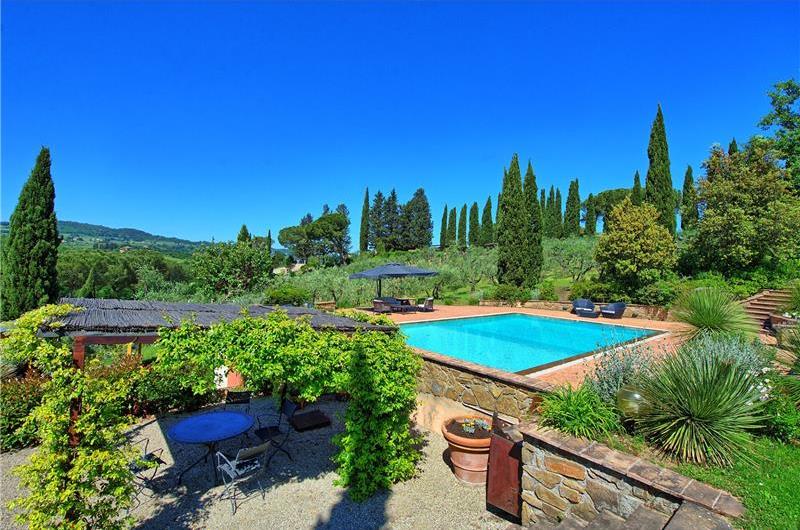 5 bedroom villa with pool and tennis court near San Gimignano, sleeps 10