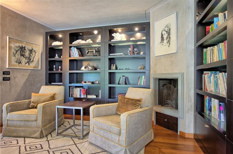 5 bedroom villa with pool and tennis court near San Gimignano, sleeps 10