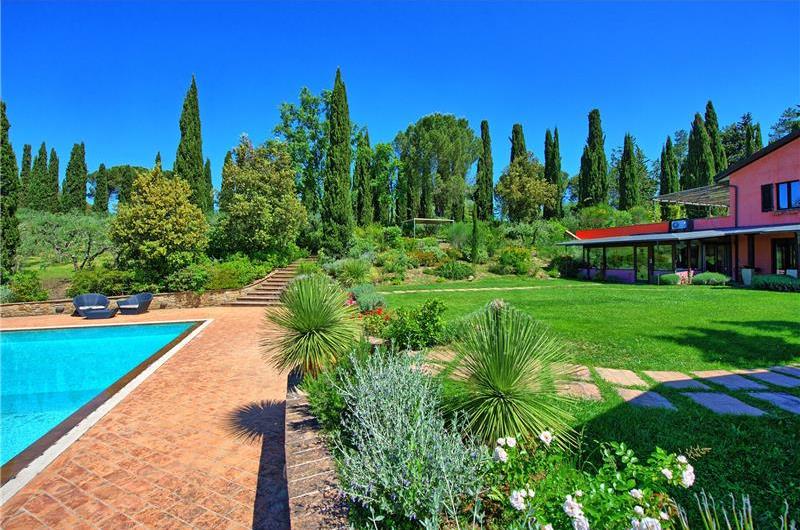 5 bedroom villa with pool and tennis court near San Gimignano, sleeps 10