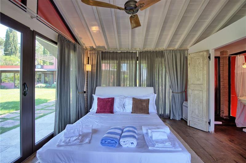 5 bedroom villa with pool and tennis court near San Gimignano, sleeps 10