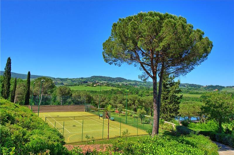 5 bedroom villa with pool and tennis court near San Gimignano, sleeps 10