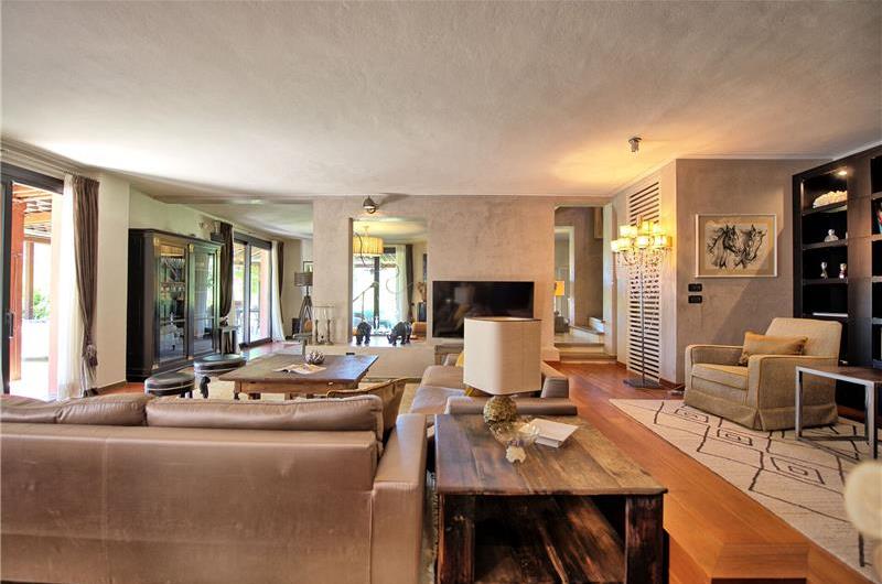 5 bedroom villa with pool and tennis court near San Gimignano, sleeps 10