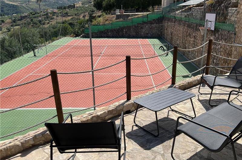 3 bedroom villa with pool and tennis court in Sicily, sleeps 6-8