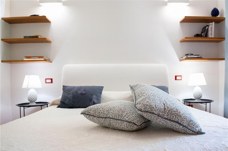 3 bedroom villa with pool and tennis court in Sicily, sleeps 6-8