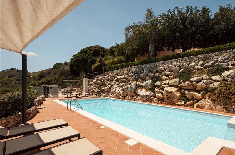 3 bedroom villa with pool and tennis court in Sicily, sleeps 6-8