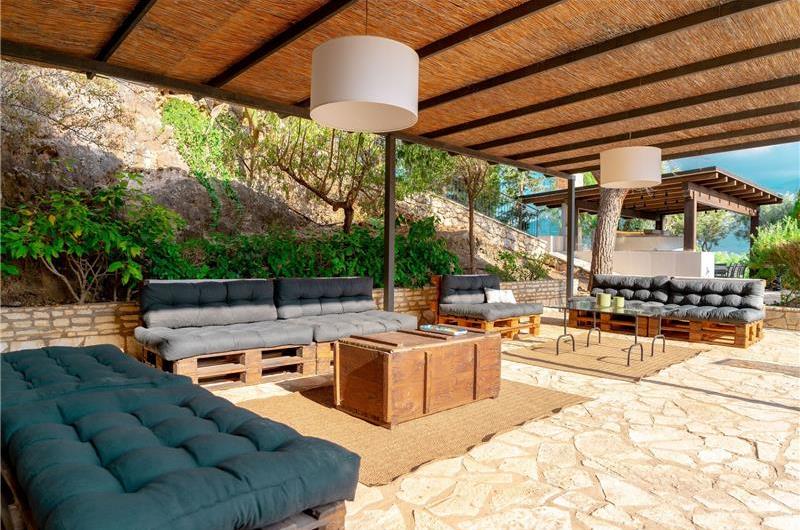 3 bedroom villa with pool and tennis court in Sicily, sleeps 6-8