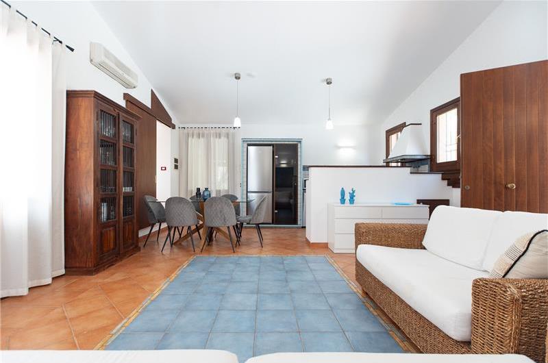 3 bedroom villa with pool and tennis court in Sicily, sleeps 6-8