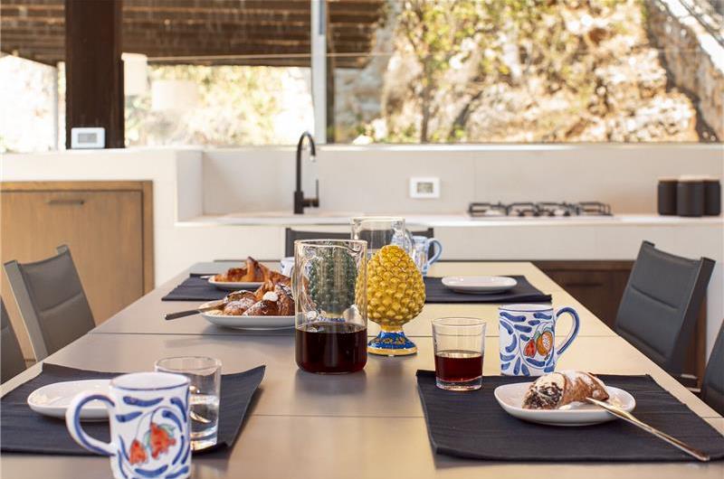 3 bedroom villa with pool and tennis court in Sicily, sleeps 6-8