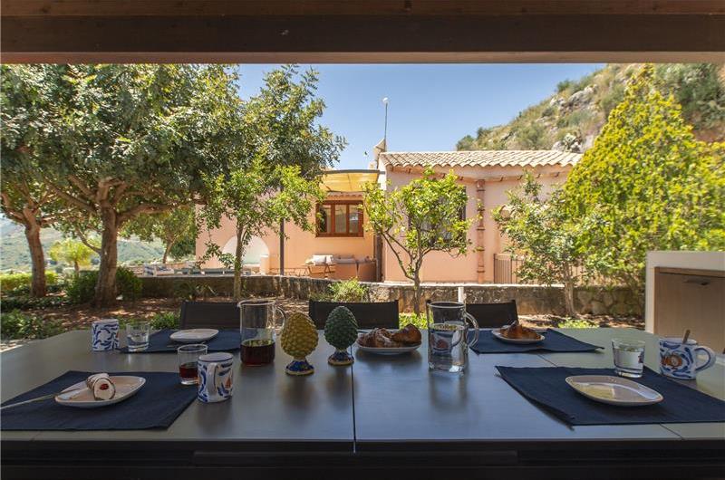 3 bedroom villa with pool and tennis court in Sicily, sleeps 6-8
