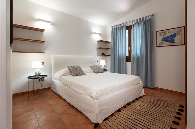 3 bedroom villa with pool and tennis court in Sicily, sleeps 6-8