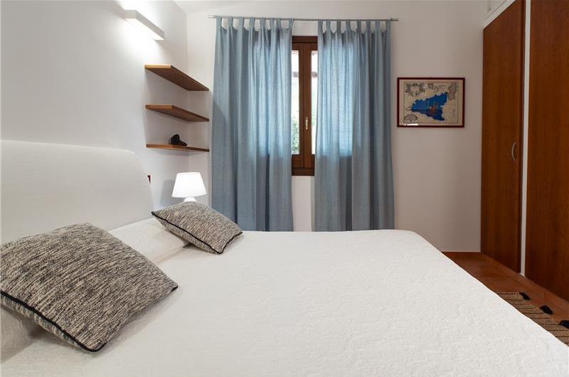 3 bedroom villa with pool and tennis court in Sicily, sleeps 6-8