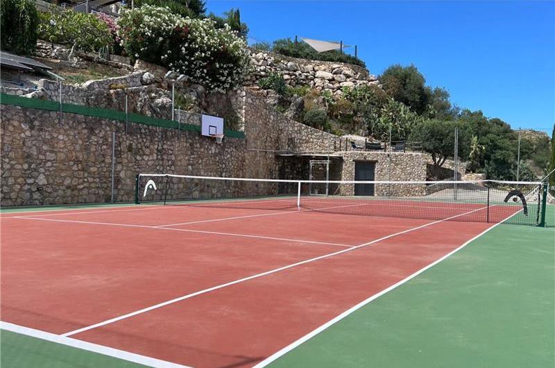3 bedroom villa with pool and tennis court in Sicily, sleeps 6-8