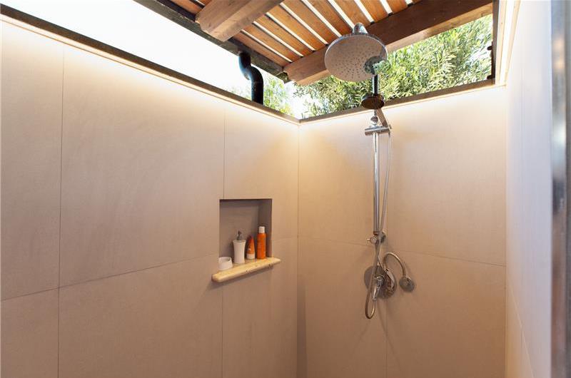 3 bedroom villa with pool and tennis court in Sicily, sleeps 6-8