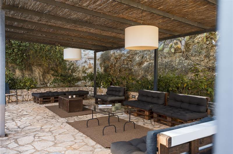 3 bedroom villa with pool and tennis court in Sicily, sleeps 6-8