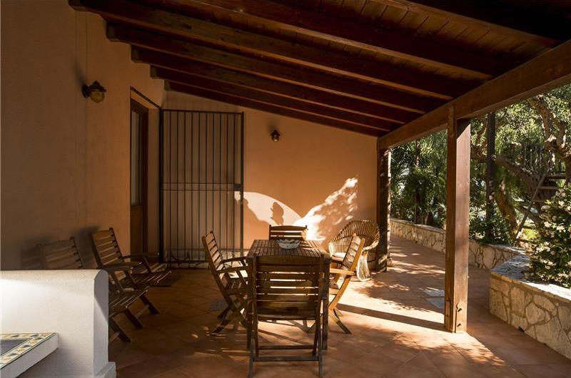 3 bedroom villa with pool and tennis court in Sicily, sleeps 6-8