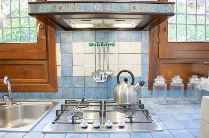 3 bedroom villa with pool and tennis court in Sicily, sleeps 6-8