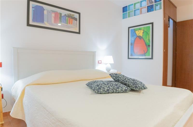 3 bedroom villa with pool and tennis court in Sicily, sleeps 6-8