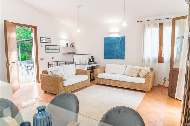 3 bedroom villa with pool and tennis court in Sicily, sleeps 6-8