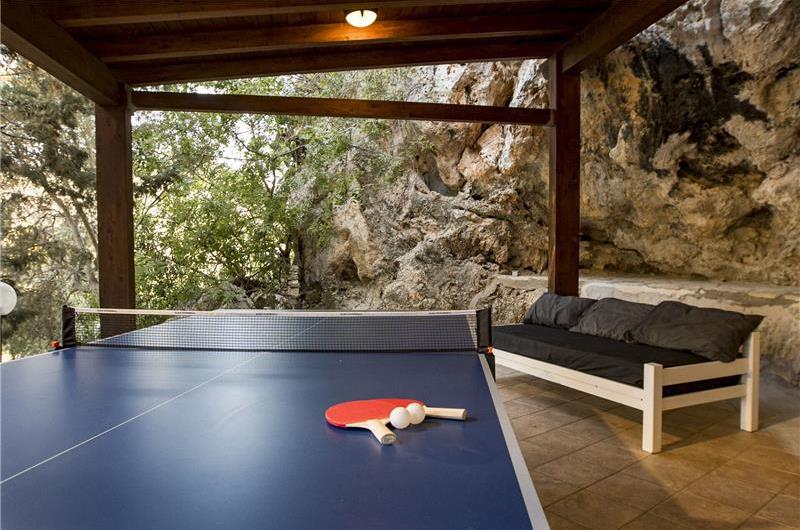 3 bedroom villa with pool and tennis court in Sicily, sleeps 6-8