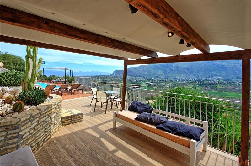 3 bedroom villa with pool and tennis court in Sicily, sleeps 6-8