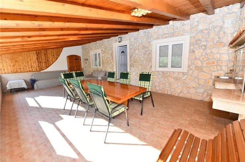 3 Bedroom Villa with Pool & Tennis Court near Sinj, sleeps 8