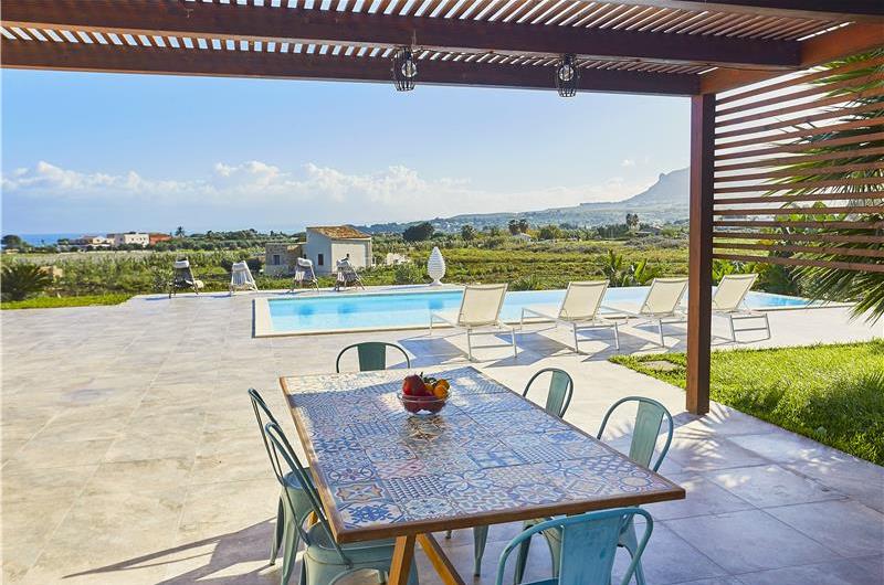 4  bedroom villa with pool, Scopello, sleeps 8