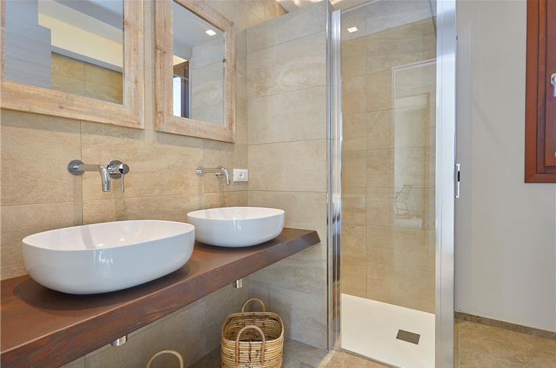 4  bedroom villa with pool, Scopello, sleeps 8