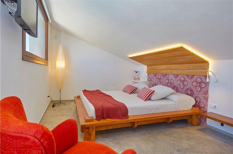 4  bedroom villa with pool, Scopello, sleeps 8