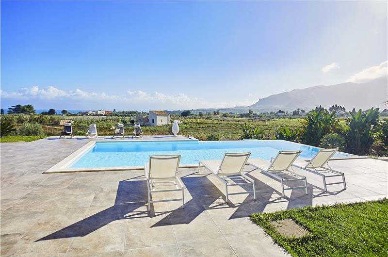 4  bedroom villa with pool, Scopello, sleeps 8