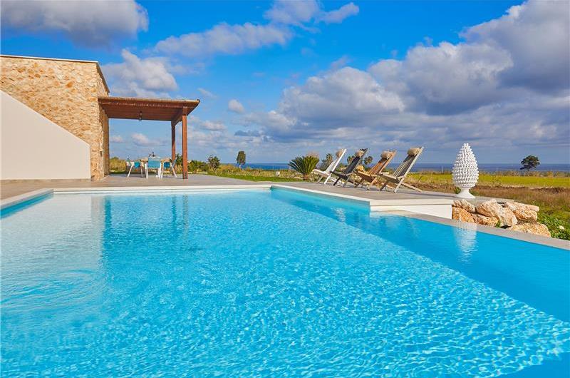 4  bedroom villa with pool, Scopello, sleeps 8